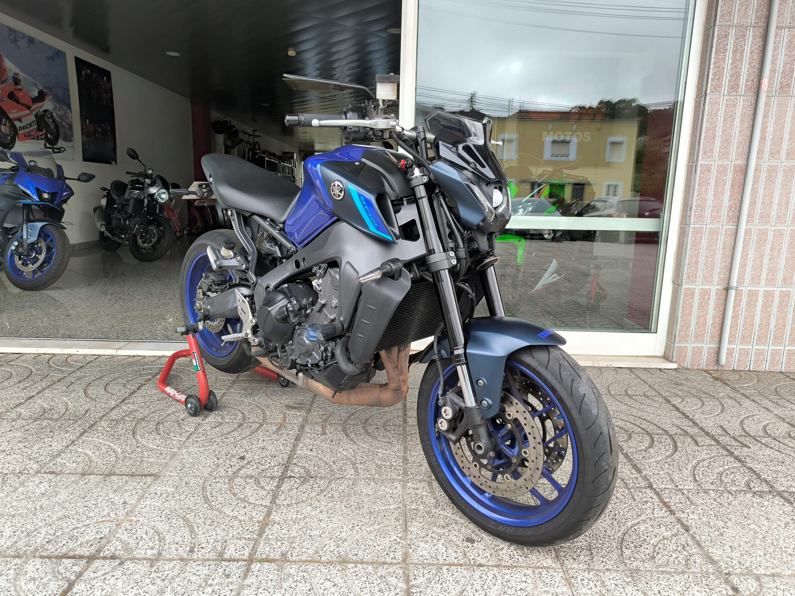 Yamaha MT-09 Icon Blue